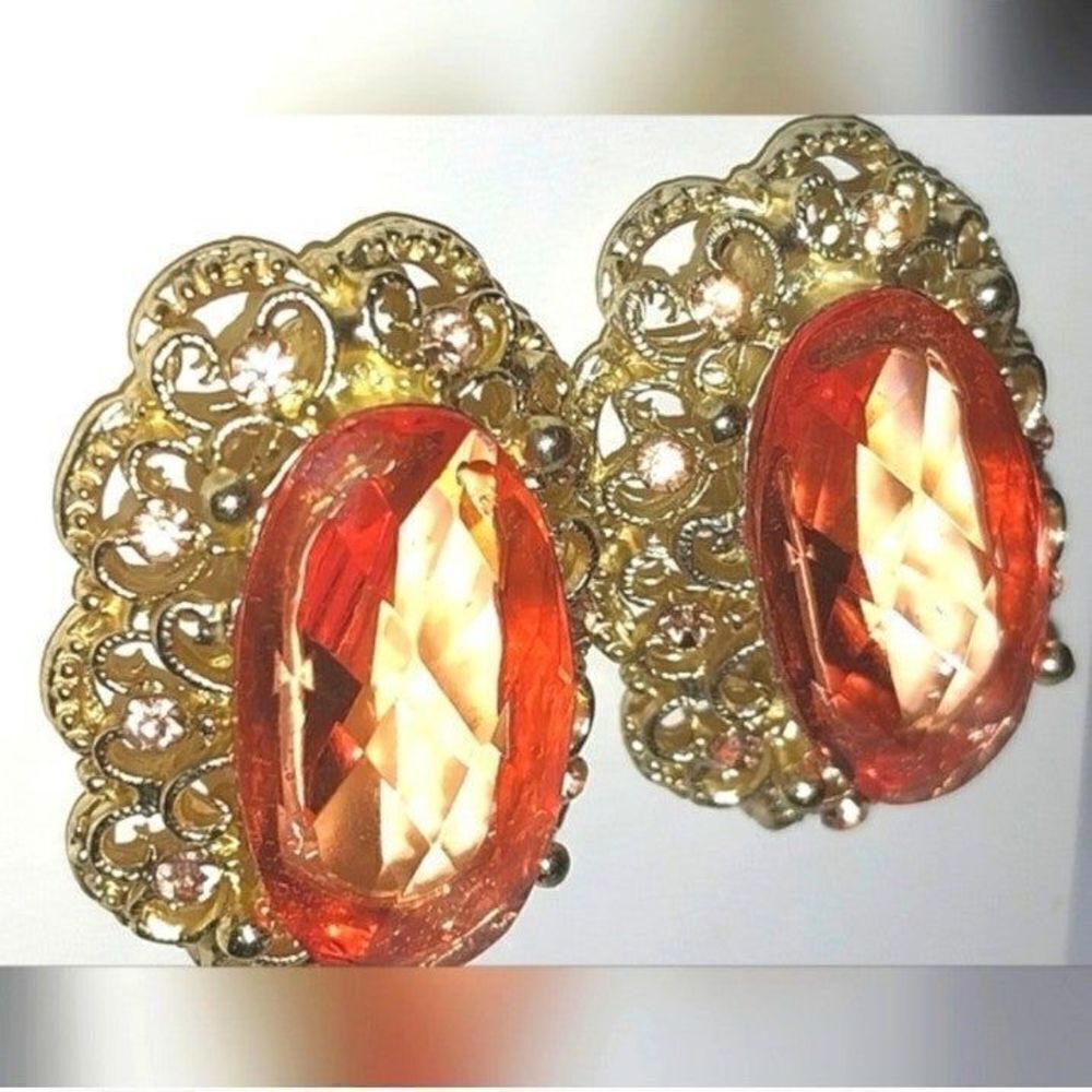 Ladies Super cute orange gem studded earrings